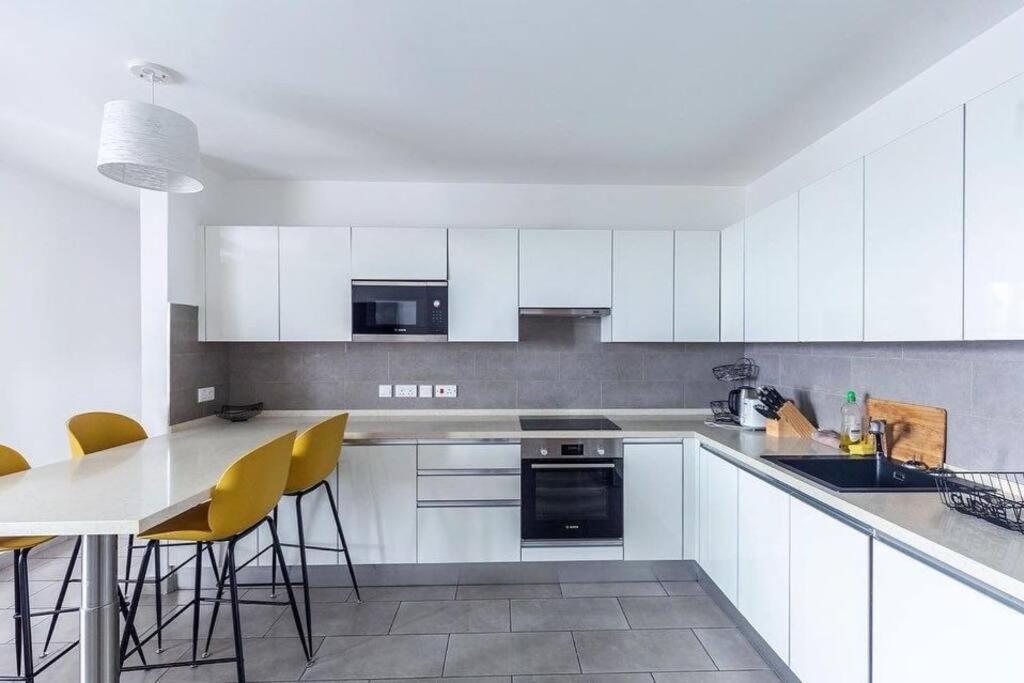 Luxury Labone Edge 2-Bedroom Apartment In Accra - Fivehills Homes Exteriér fotografie